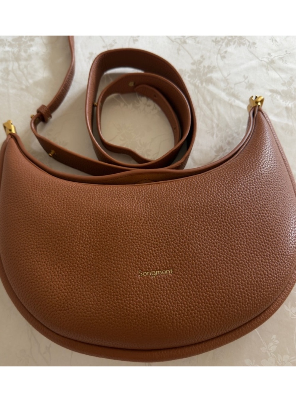 Purse that says songmont